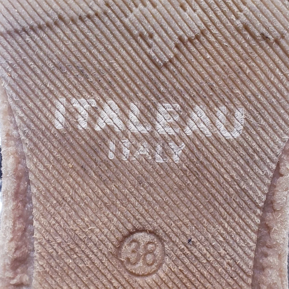 Italeau foliana italy